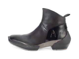 John Fluevog Cadet - Black | John Fluevog x Star Trek: Strange New Worlds™