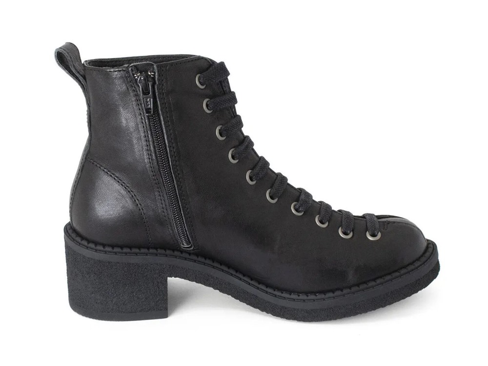 John Fluevog Wanderer - Black | Lace-Up Ankle Boots